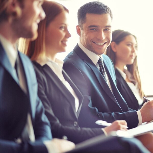 المحور الرابع: الموارد البشرية والذكاء الاصطناعي (خارطة المواهب والتحليل التنبؤي)